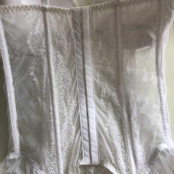 Victoria’s Secret white lace corset 💋 - Picture 5 of 6